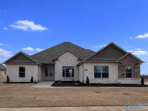 26368 Old Town Dr, Athens, AL 35613