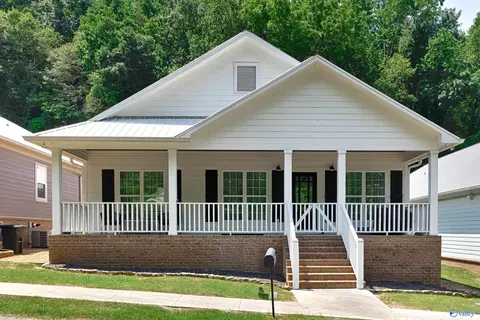1521 Patterson St, Guntersville, AL 35976