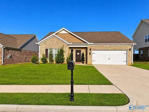 274 Maggie Mance Ln, Harvest, AL 35749