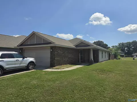 241 Cotton Bayou Dr, Meridianville, AL 35759
