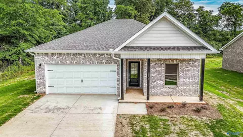 201 Primer Ln, New Market, AL 35761