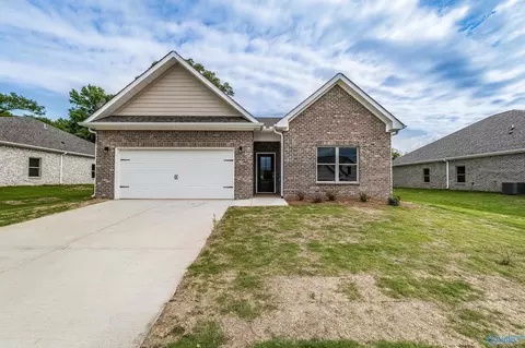 203 Primer Ln, New Market, AL 35761