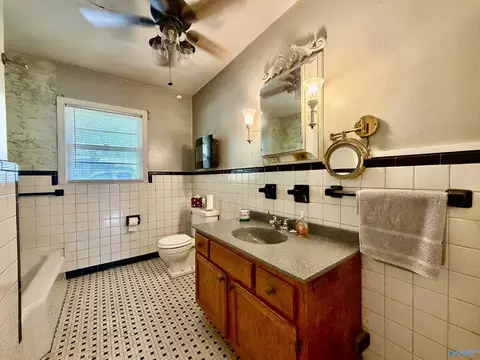 Bath - 3270 Spring St, Cedar Bluff, AL 35959 photo 1 of 2