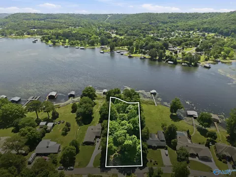 3809 Meadow Wood Cir, Guntersville, AL 35976