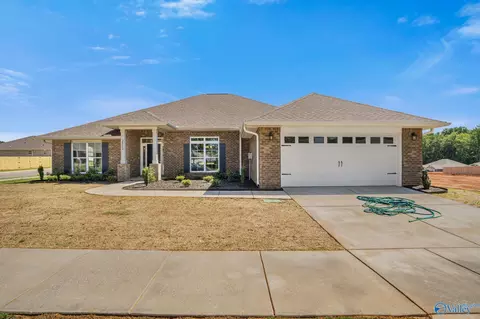 14132 Creekwater Ct, Harvest, AL 35749