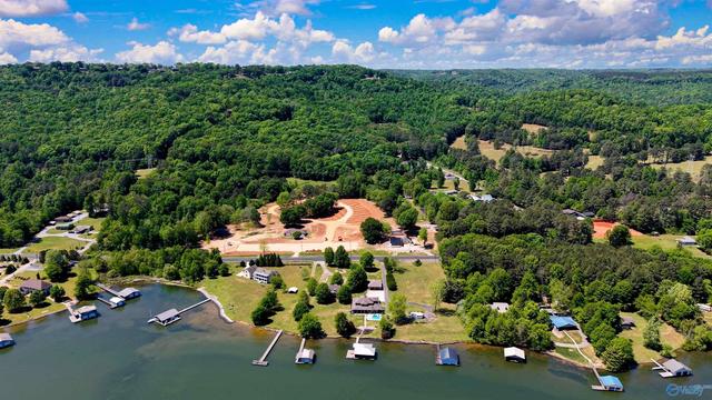 407 Lake Dr, Scottsboro, AL 35769