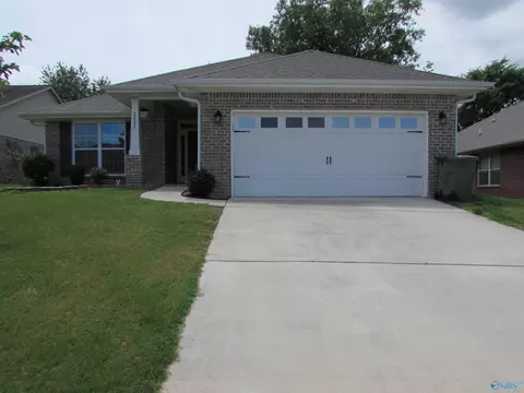 2425 Bell Manor Dr, Huntsville, AL 35803