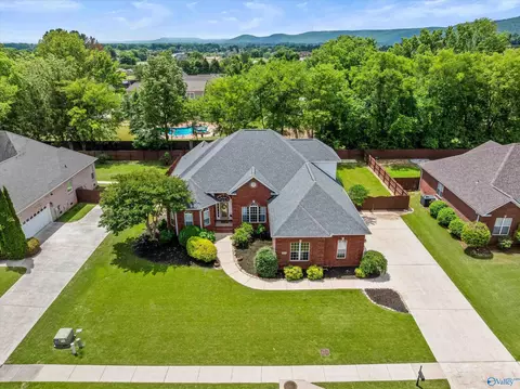 4936 Cove Valley Dr, Owens Cross Roads, AL 35763