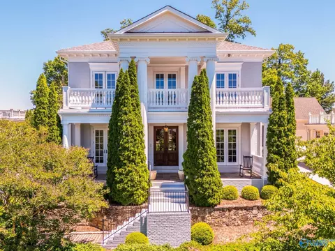 71 Ledge View Dr, Huntsville, AL 35802