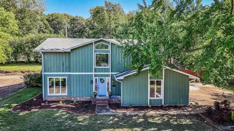 7710 Shadow Bend Dr, Huntsville, AL 35802