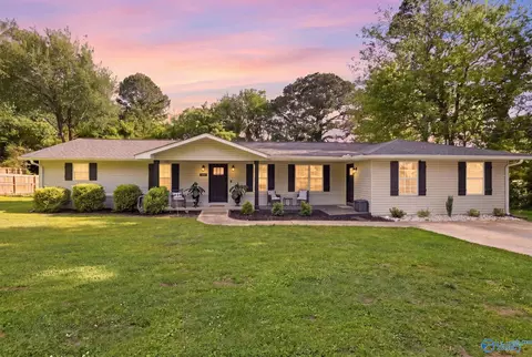 4515 Mountain Crest Dr, Guntersville, AL 35976