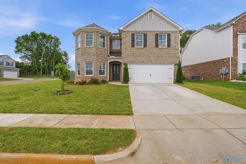 101 Brighton Lake Ct, New Market, AL 35761