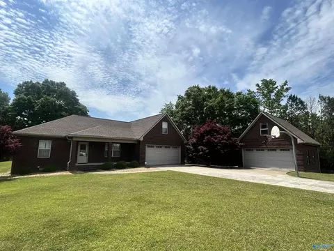 445 Mardi Gras Ests, Sand Rock, AL 35983