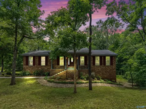 718 Versailles Dr, Huntsville, AL 35803