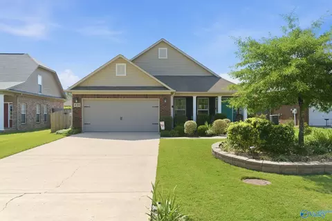 434 Wade Rd, Owens Cross Roads, AL 35763