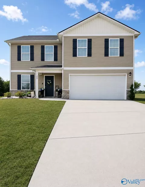 208 Pointer Dr, Albertville, AL 35950