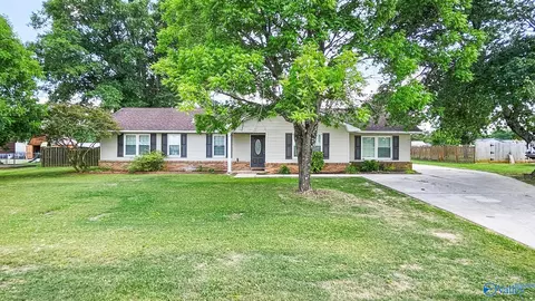 1907 W Hobbs St, Athens, AL 35611