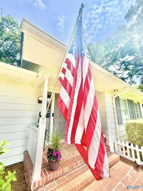1802 Stratford Rd, Decatur, AL 35601