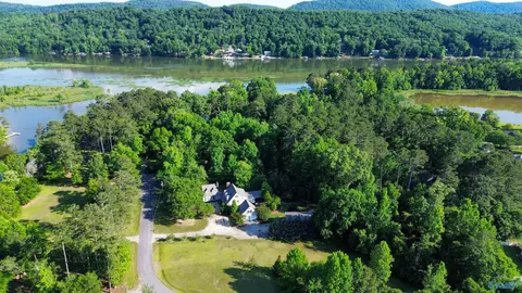 130 Aniska Dr, Gadsden, AL 35901