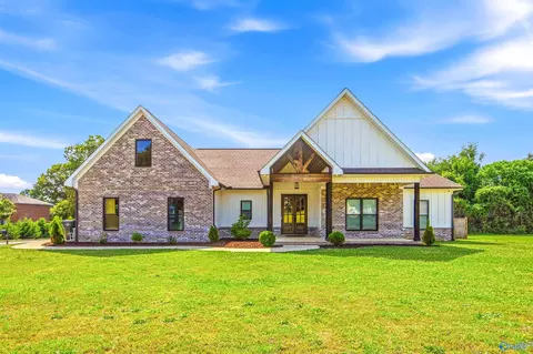 482 Deer Run Cir, Rogersville, AL 35652