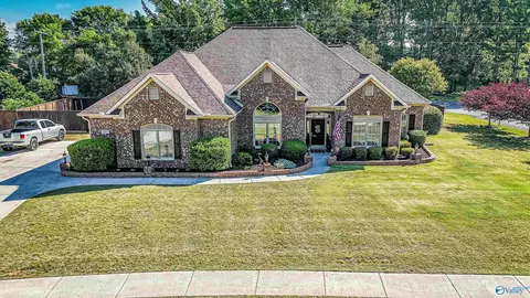 301 Blue Creek Dr, Harvest, AL 35749