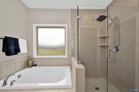 Bath - 2063 Austin Dr, Cullman, AL 35058 photo 1 of 3