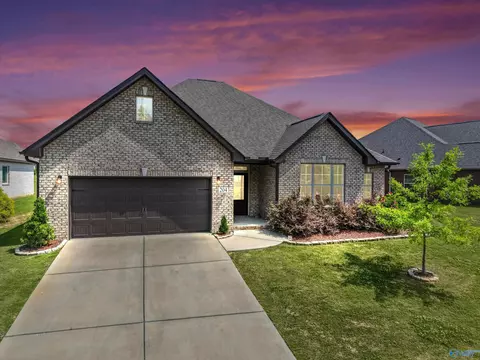 204 Dustin Ln, Madison, AL 35757