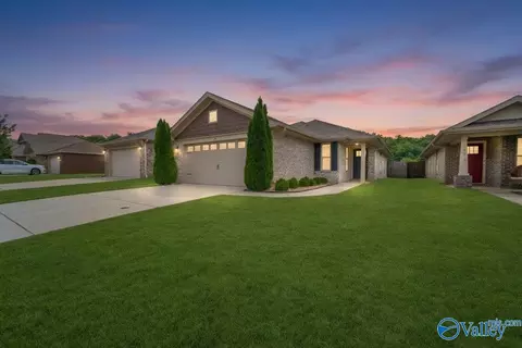 135 Brooklawn Dr, Harvest, AL 35749