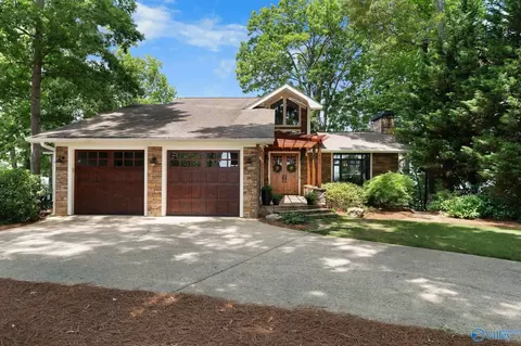 1725 Big Nose Dr, Centre, AL 35960