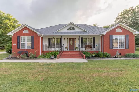 215 Robinwood Ln, Woodville, AL 35776