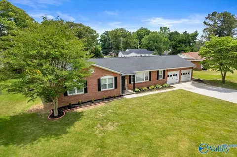306 Buckeye St, Athens, AL 35611