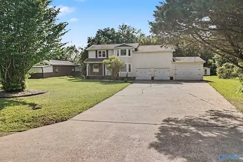 122 Brawley Dr, Owens Cross Roads, AL 35763