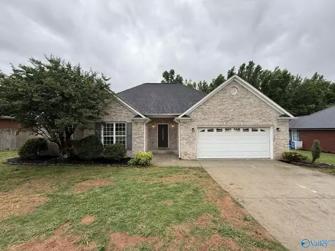 606 Sherry St, Hartselle, AL 35640
