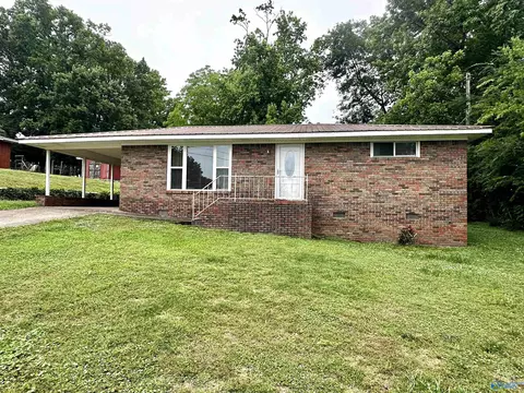 111 30th St, Fort Payne, AL 35967