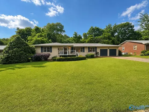 2708 Imperial Dr, Huntsville, AL 35801