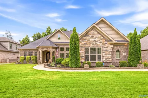 120 Huntsmen Ln, Harvest, AL 35749