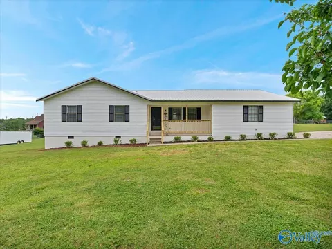 335 Delynn Dr, Hazel Green, AL 35750