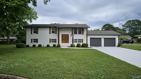 105 Strong Cir, Huntsville, AL 35802