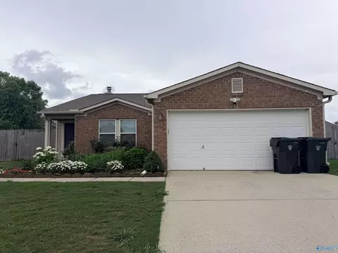 103 Coach Glen Dr, Owens Cross Roads, AL 35763