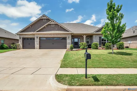 105 Tannenbaum Dr, Meridianville, AL 35759