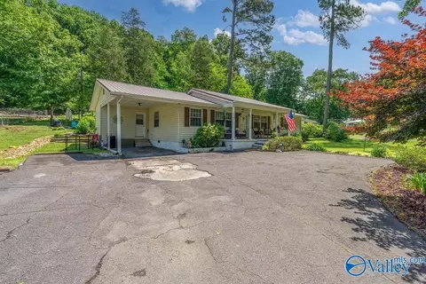 1404 Patterson St, Guntersville, AL 35976