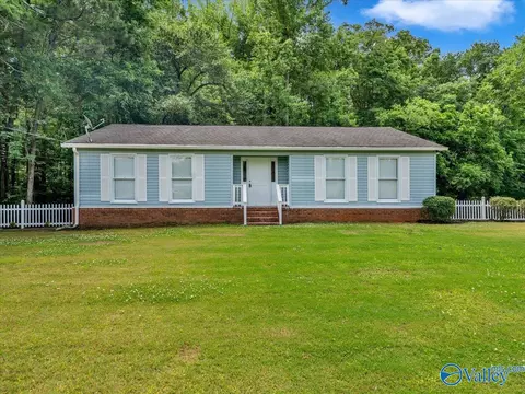 1412 Tunsel Rd, Hartselle, AL 35640