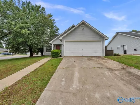101 NW Sugar Bluff Ln, Madison, AL 35757