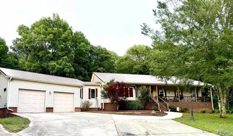 158 Dry Creek Cove Cir, Laceys Spring, AL 35754