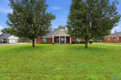 104 Autumn Glaze Dr, Meridianville, AL 35759