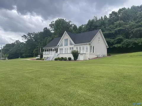 922 Riverview Dr, Gadsden, AL 35903