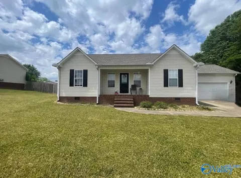 40 Walley Dr, Arab, AL 35016