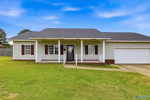135 Shaw St, Albertville, AL 35950