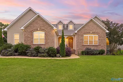 250 Berkshire Ln, Albertville, AL 35950