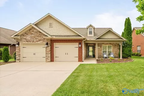 2413 Habersham Dr, Owens Cross Roads, AL 35763